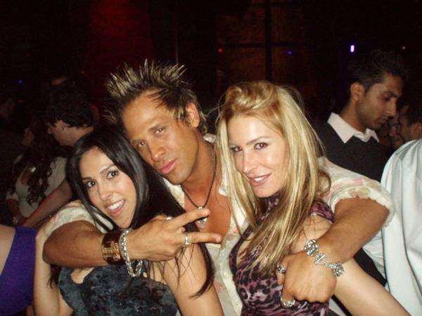 douchebag-with-girls.jpg