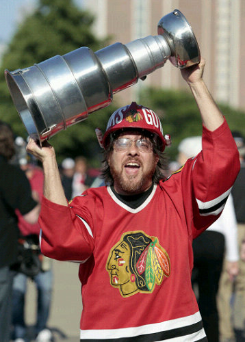 blackhawks-fan-with-cup.jpg