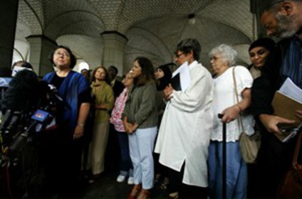 people-who-support-mosque.jpg