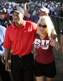 tiger-woods-with-his-wife.jpg