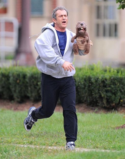 mel-gibson-running-with-a-beaver-puppet.jpg