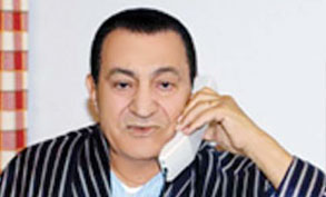honsi-mubarak-on-another-phone.jpg