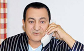 honsi-mubarak-on-another-phone.jpg
