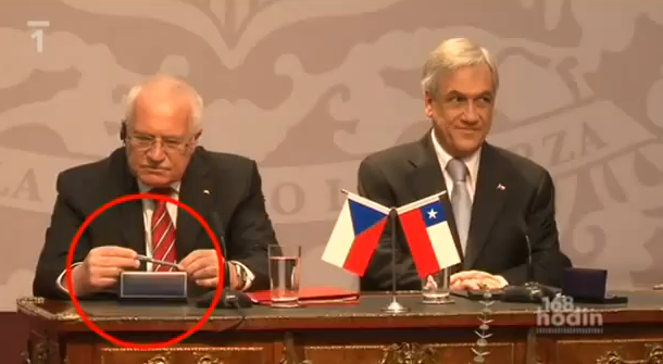 czech-president-with-pen.png