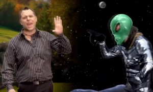 Alien Fist bump