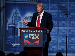 Trump pointing idiot