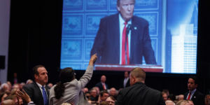 Trumps_major_economic_speech protester